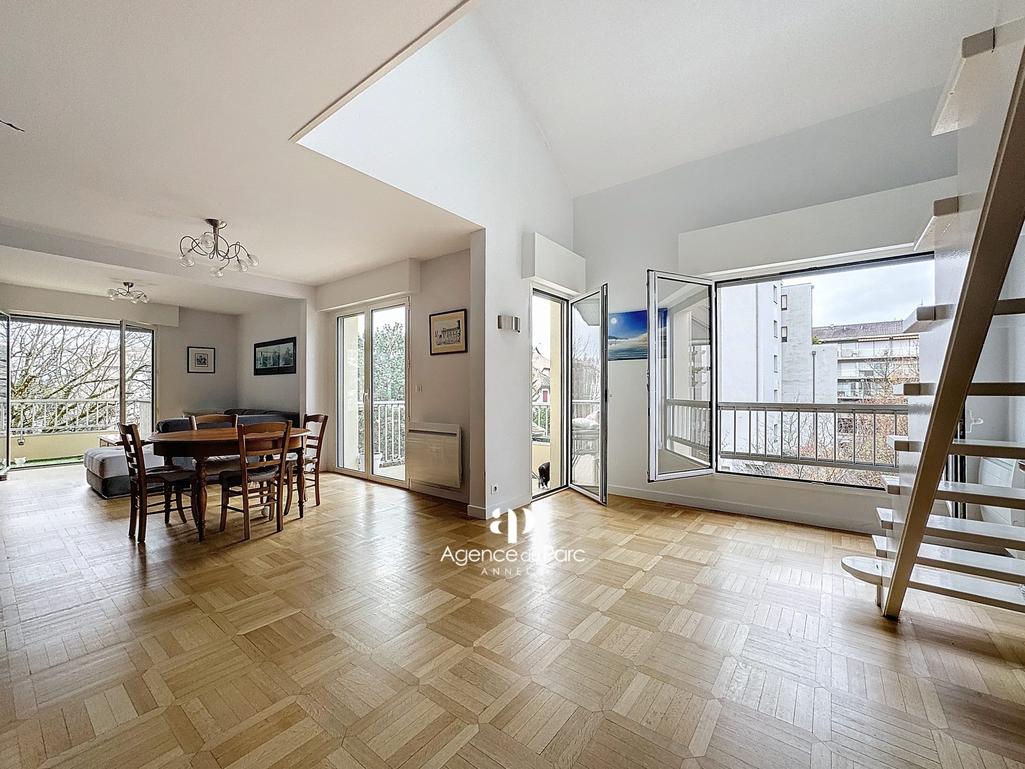 Appartement duplex type 6 triangle d’or